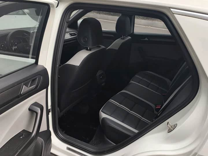 Фото 6 - Volkswagen T-Roc