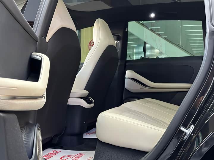 Фото 8 - Nio ET5T