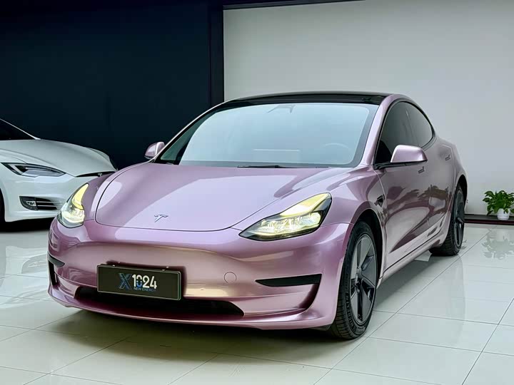 Фото 1 - Tesla Model 3