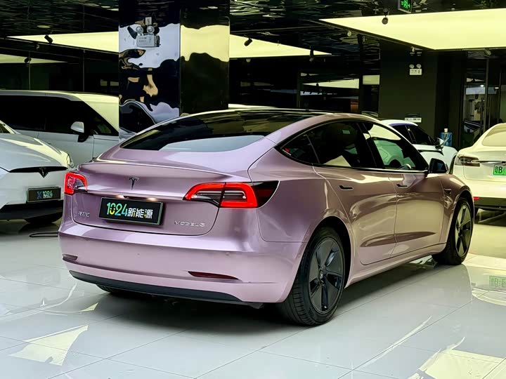 Фото 4 - Tesla Model 3