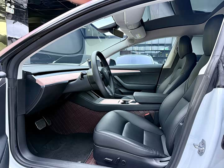 Фото 7 - Tesla Model 3