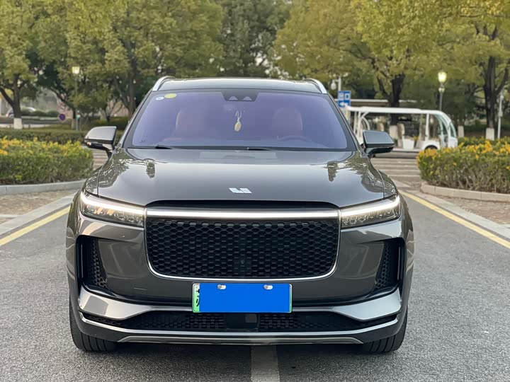 Фото 2 - LiXiang One