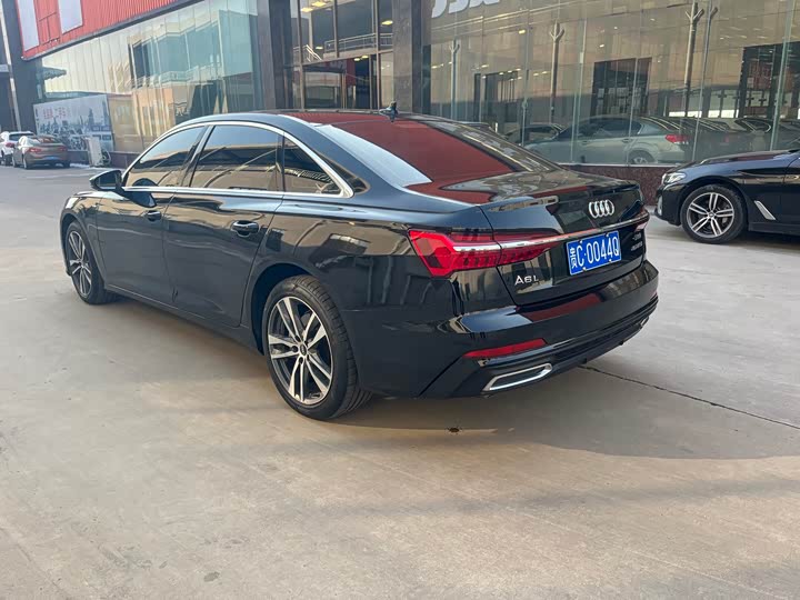 Фото 5 - Audi A6L