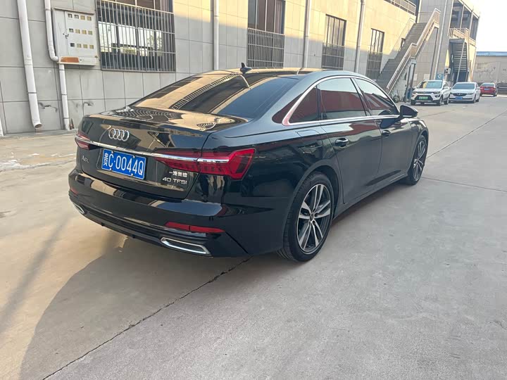 Фото 6 - Audi A6L