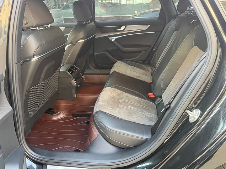 Фото 8 - Audi A6L