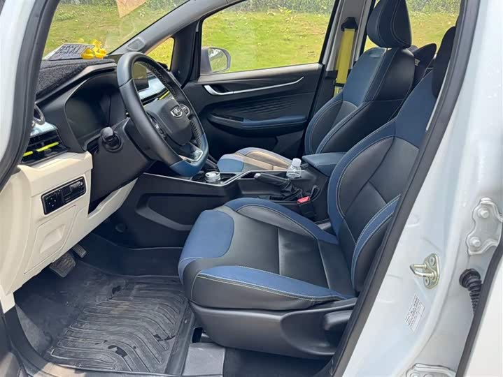 Фото 7 - Geely Geometry EX3