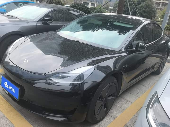 Фото 1 - Tesla Model 3