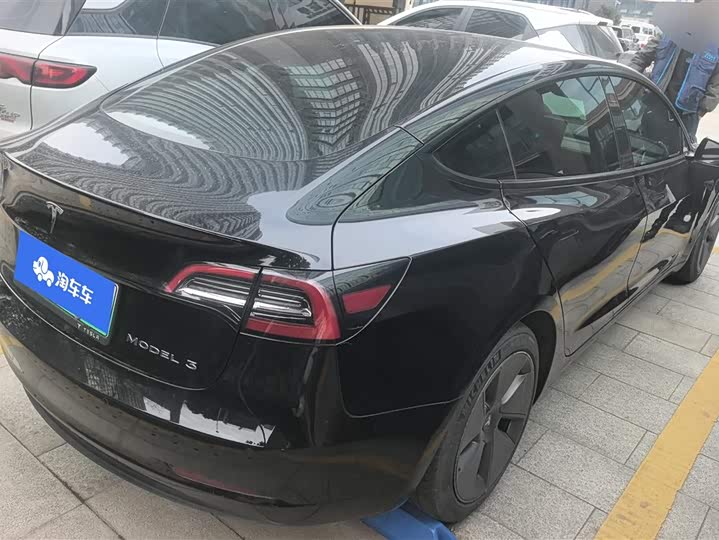 Фото 3 - Tesla Model 3