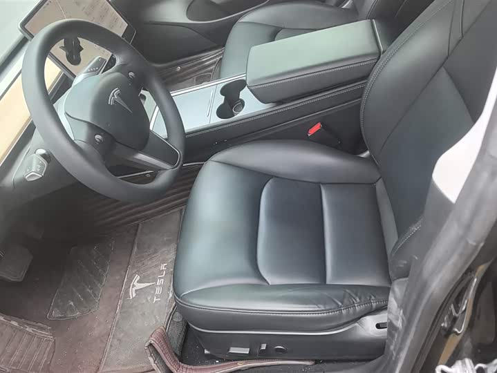 Фото 9 - Tesla Model 3