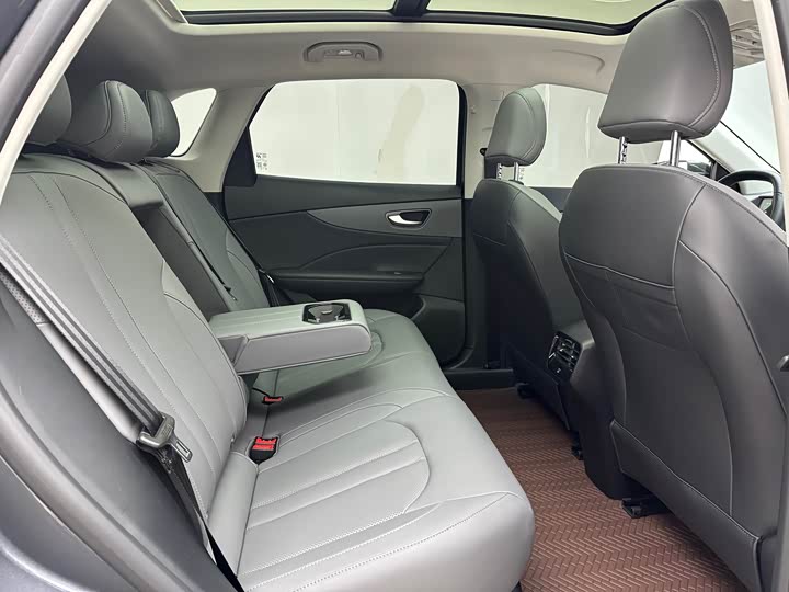 Фото 8 - MG Motor ES5