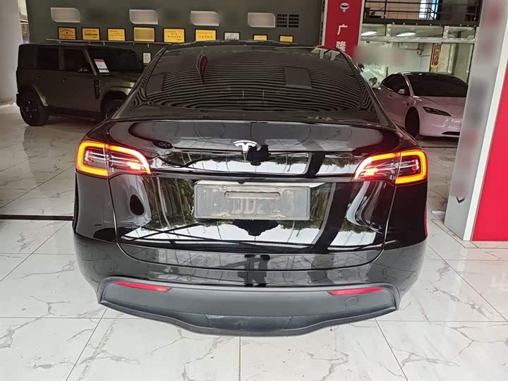 Фото 6 - Tesla Model Y