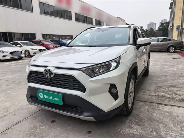 Фото 2 - Toyota RAV4