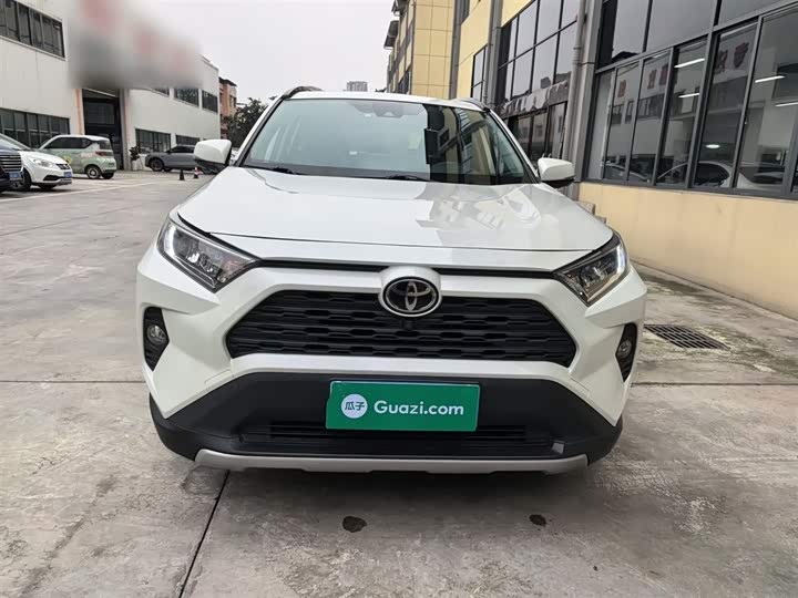 Фото 3 - Toyota RAV4