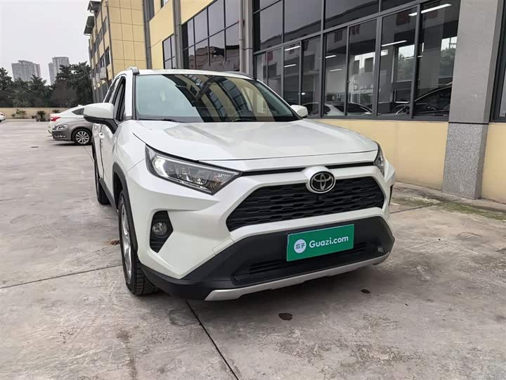 Фото 4 - Toyota RAV4