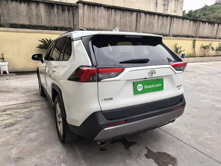 Фото 5 - Toyota RAV4