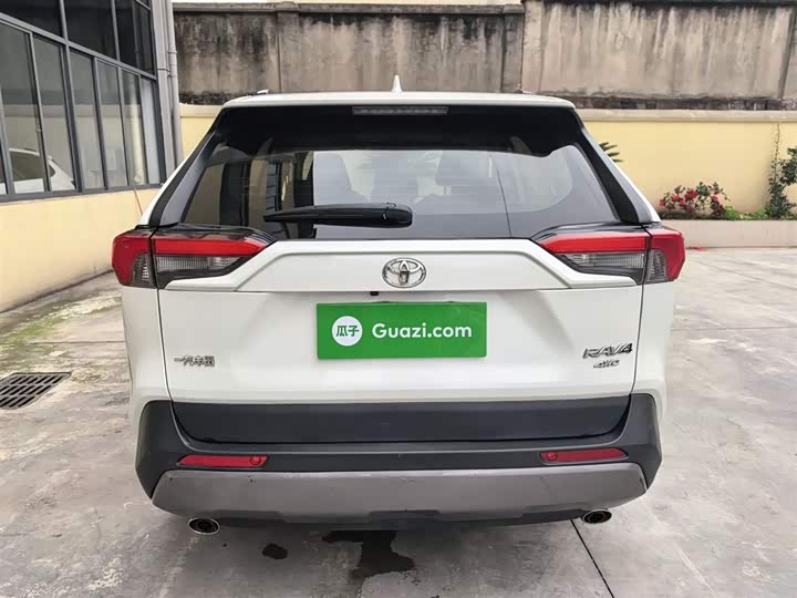 Фото 6 - Toyota RAV4