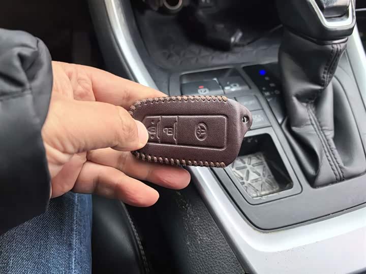 Фото 9 - Toyota RAV4