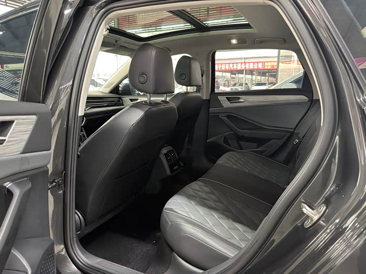 Фото 7 - Volkswagen Sagitar L