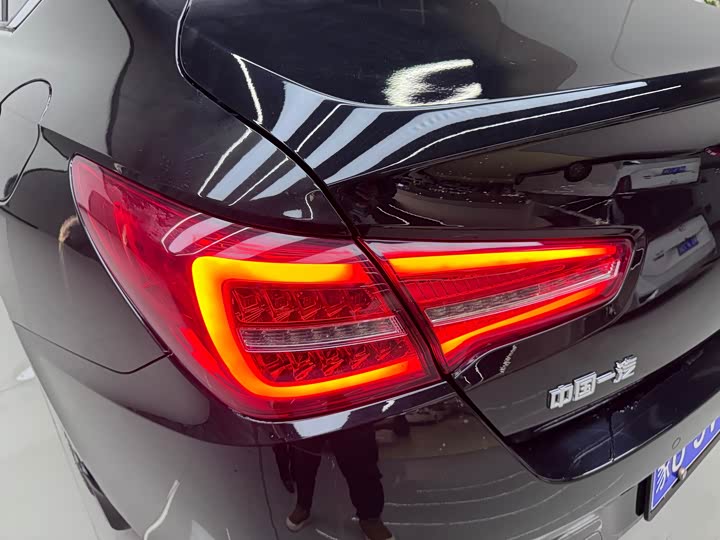 Фото 6 - Hongqi H5