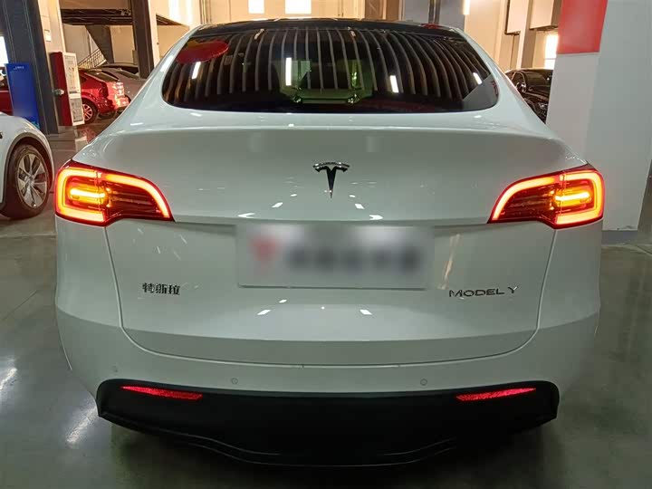 Фото 6 - Tesla Model Y