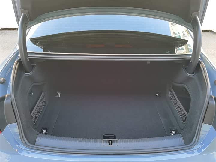 Фото 6 - Audi A4L