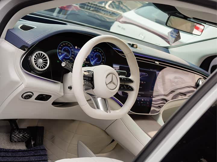 Фото 9 - Mercedes-Benz EQE SUV