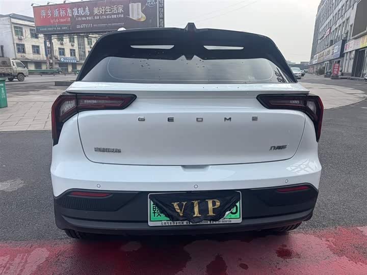 Фото 2 - Geely Geometry E Firefly