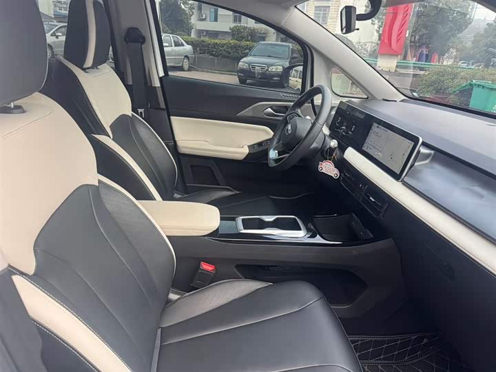 Фото 4 - Geely Geometry E Firefly