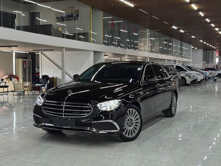 Фото 1 - Mercedes-Benz E-Class