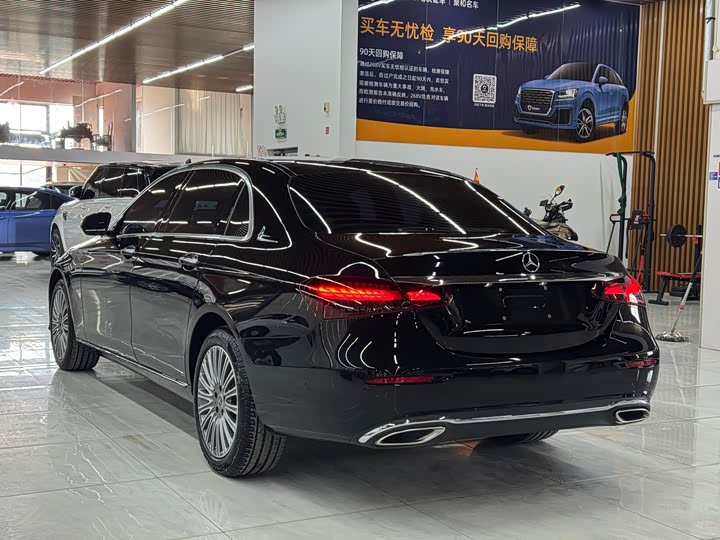 Фото 4 - Mercedes-Benz E-Class