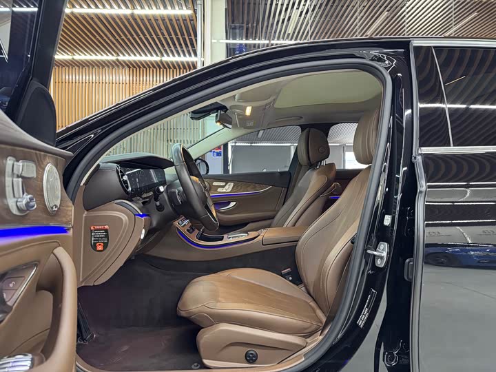 Фото 7 - Mercedes-Benz E-Class