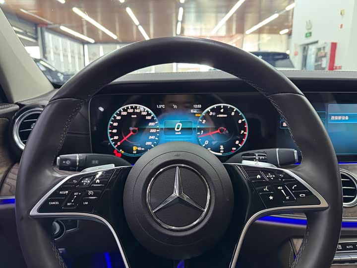 Фото 9 - Mercedes-Benz E-Class