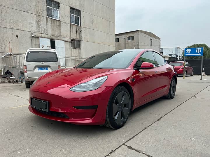 Фото 1 - Tesla Model 3