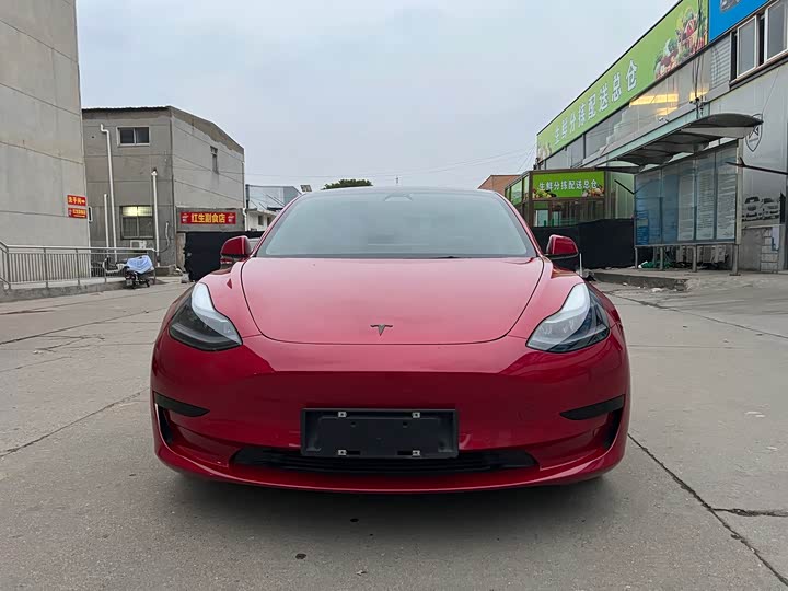 Фото 2 - Tesla Model 3