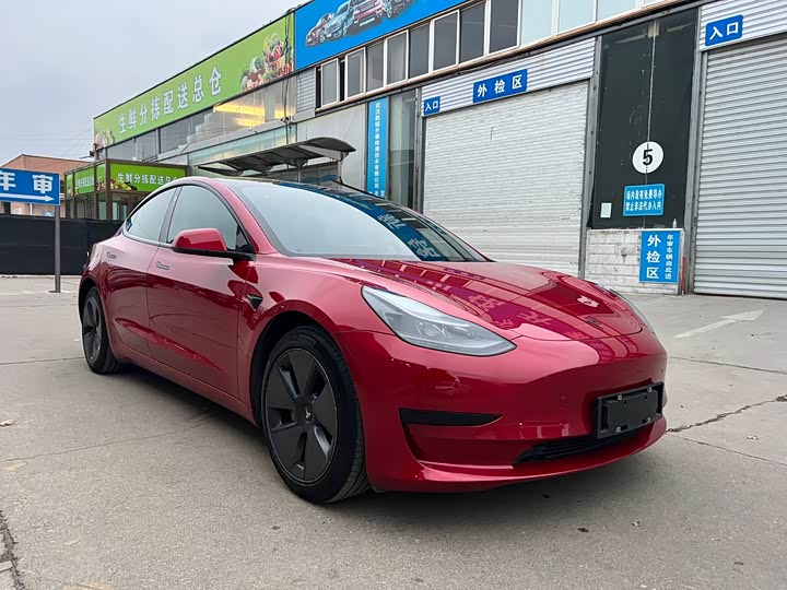 Фото 3 - Tesla Model 3