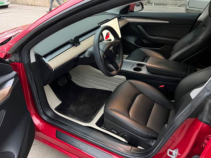 Фото 4 - Tesla Model 3