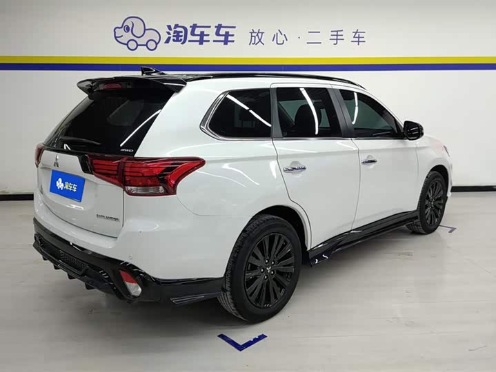 Фото 3 - Mitsubishi Outlander