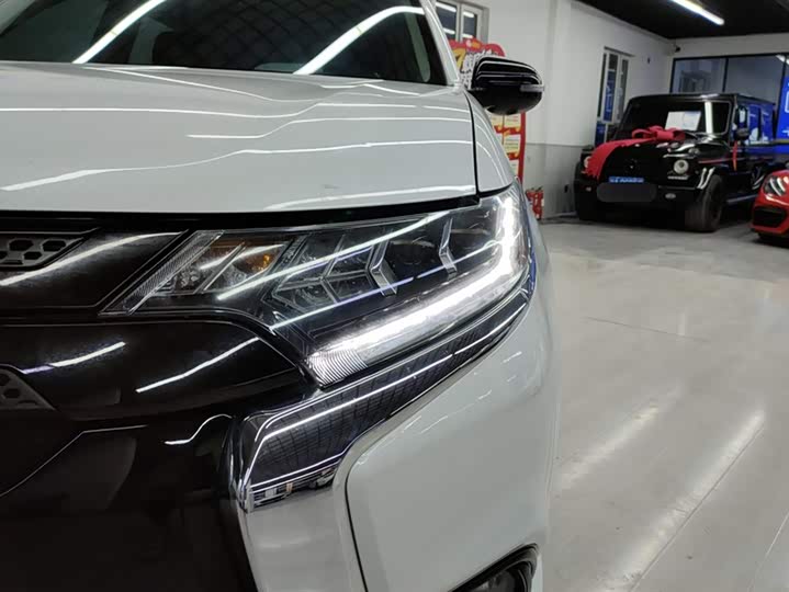 Фото 5 - Mitsubishi Outlander