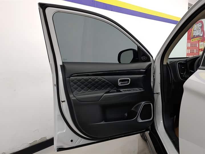 Фото 7 - Mitsubishi Outlander