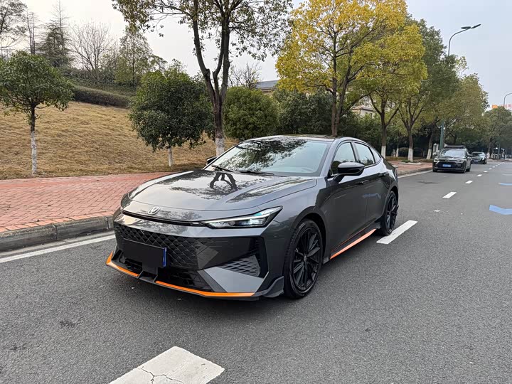 Фото 1 - Changan UNI-V