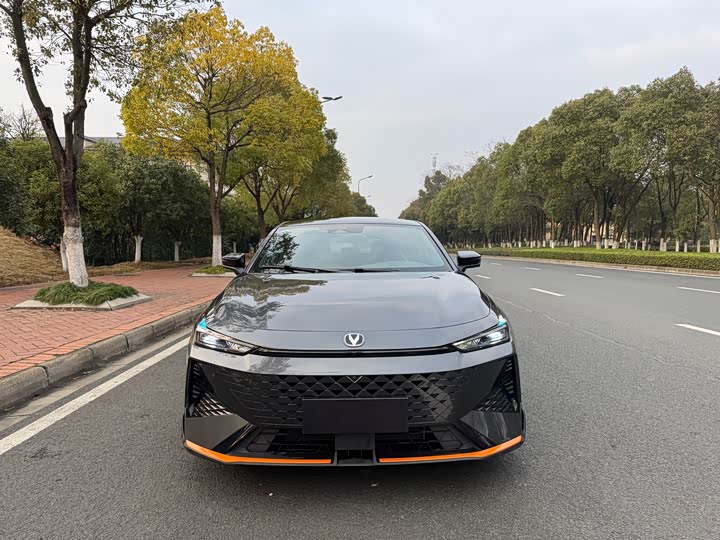 Фото 2 - Changan UNI-V