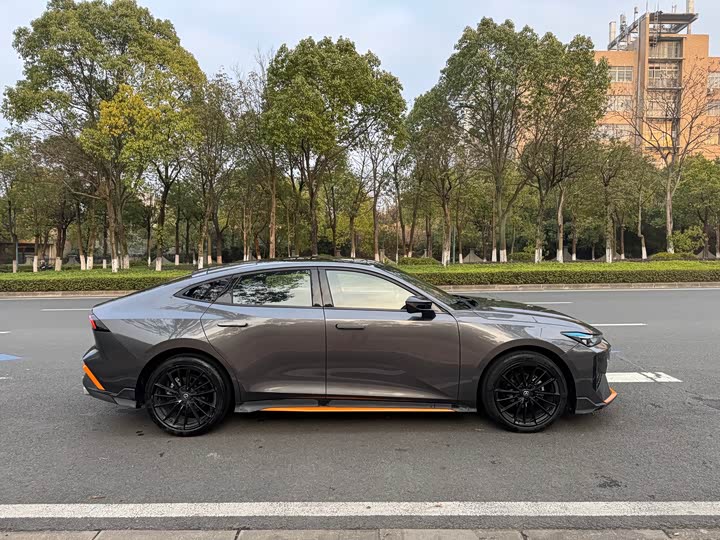 Фото 4 - Changan UNI-V