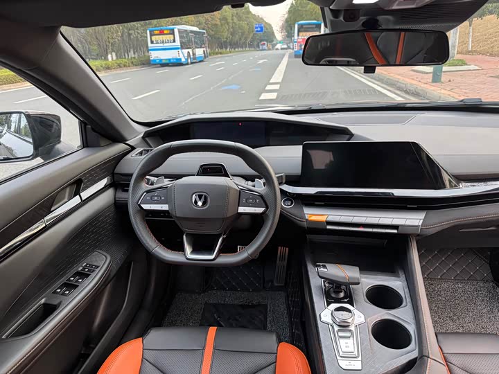 Фото 7 - Changan UNI-V