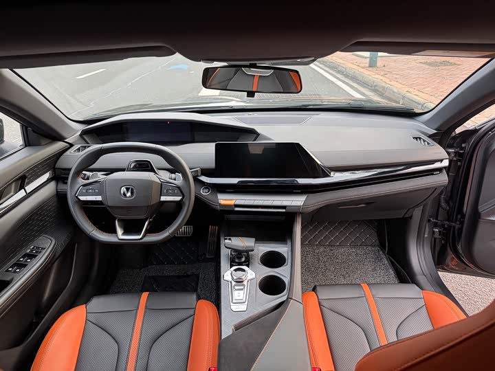 Фото 8 - Changan UNI-V