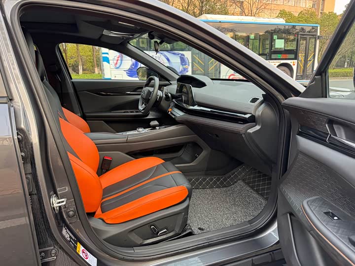 Фото 9 - Changan UNI-V