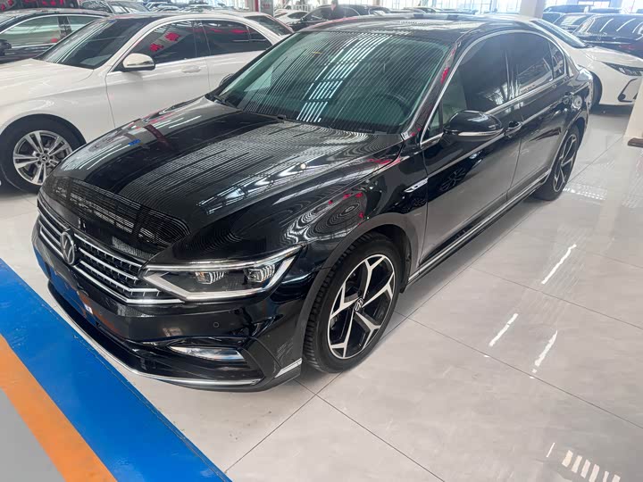 Фото 1 - Volkswagen Magotan