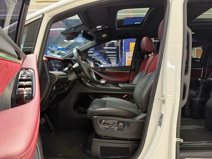 Фото 4 - GAC Trumpchi M8