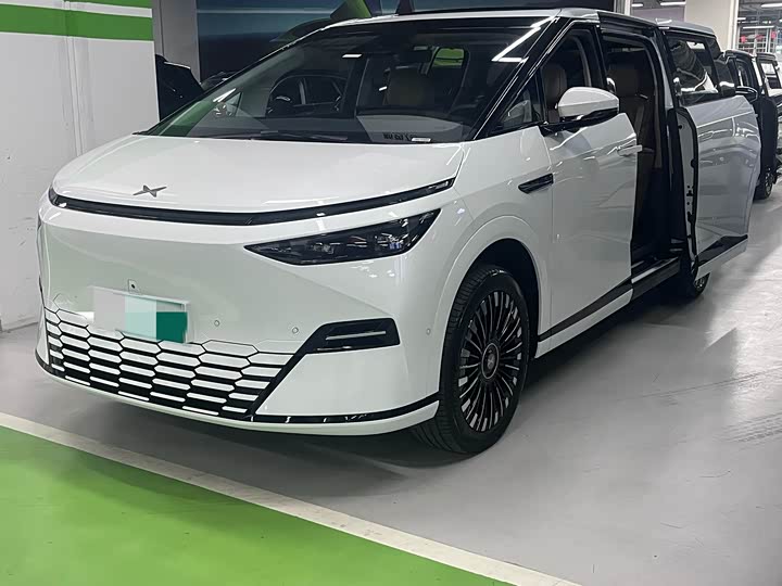 Фото 1 - XPeng X9