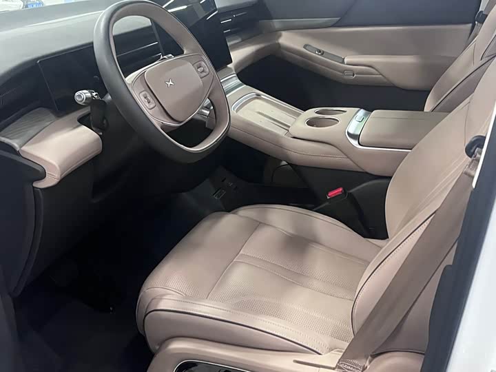 Фото 2 - XPeng X9