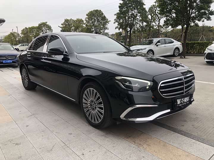 Фото 3 - Mercedes-Benz E-Class